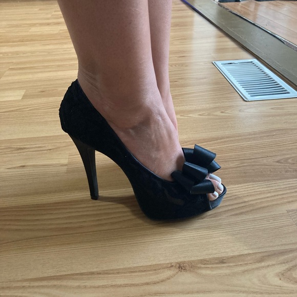 Women’s sz 8 - Chinese laundry nwot - black lace with toe bow - Picture 3 of 4